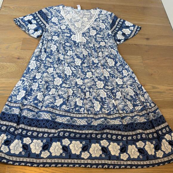 Bohemian Outsider Short Sleeve Blue White Floral Mini Summer Dress Size Small - Picture 9 of 9